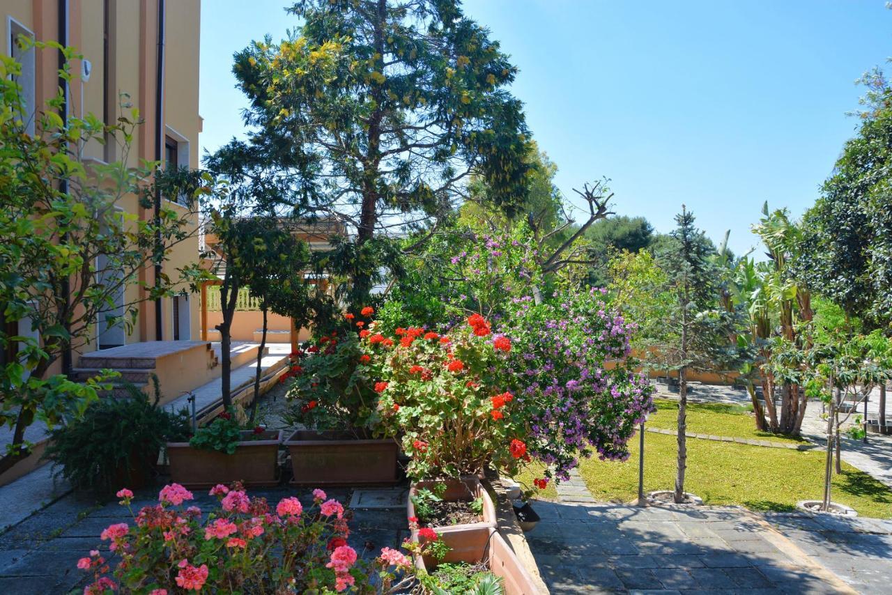 B&B Il Canto Del Mare Pulsano Bagian luar foto