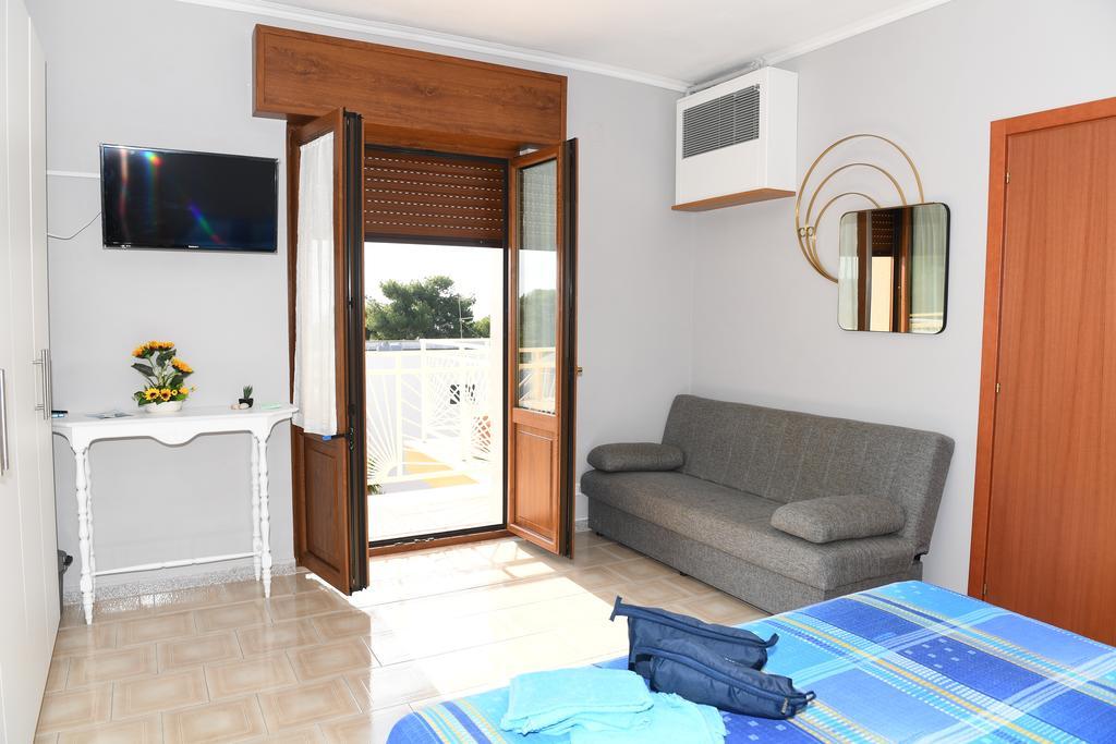 B&B Il Canto Del Mare Pulsano Bagian luar foto